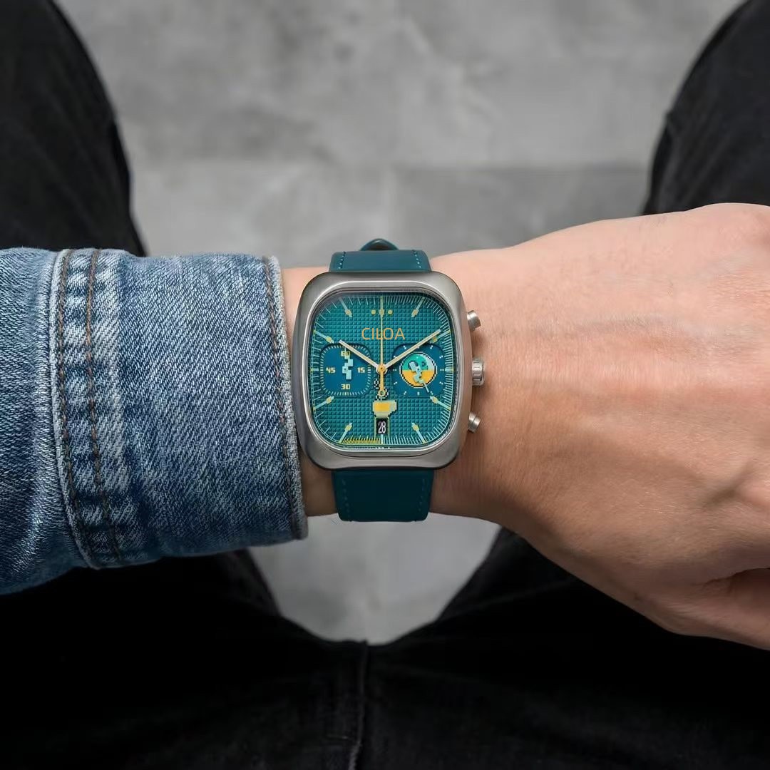 Smartwatch Square Watches For Men - CILOA นาฬิกาข้อมือผู้ชายโครโนกราฟทรงสี่เหลี่ยมคลาสสิคเรโทร หน้าปัดเล็กคู่ วันที่ สายหนังปรับได้ นาฬิกาสำหรับสวมใส่ในชีวิตประจำวัน